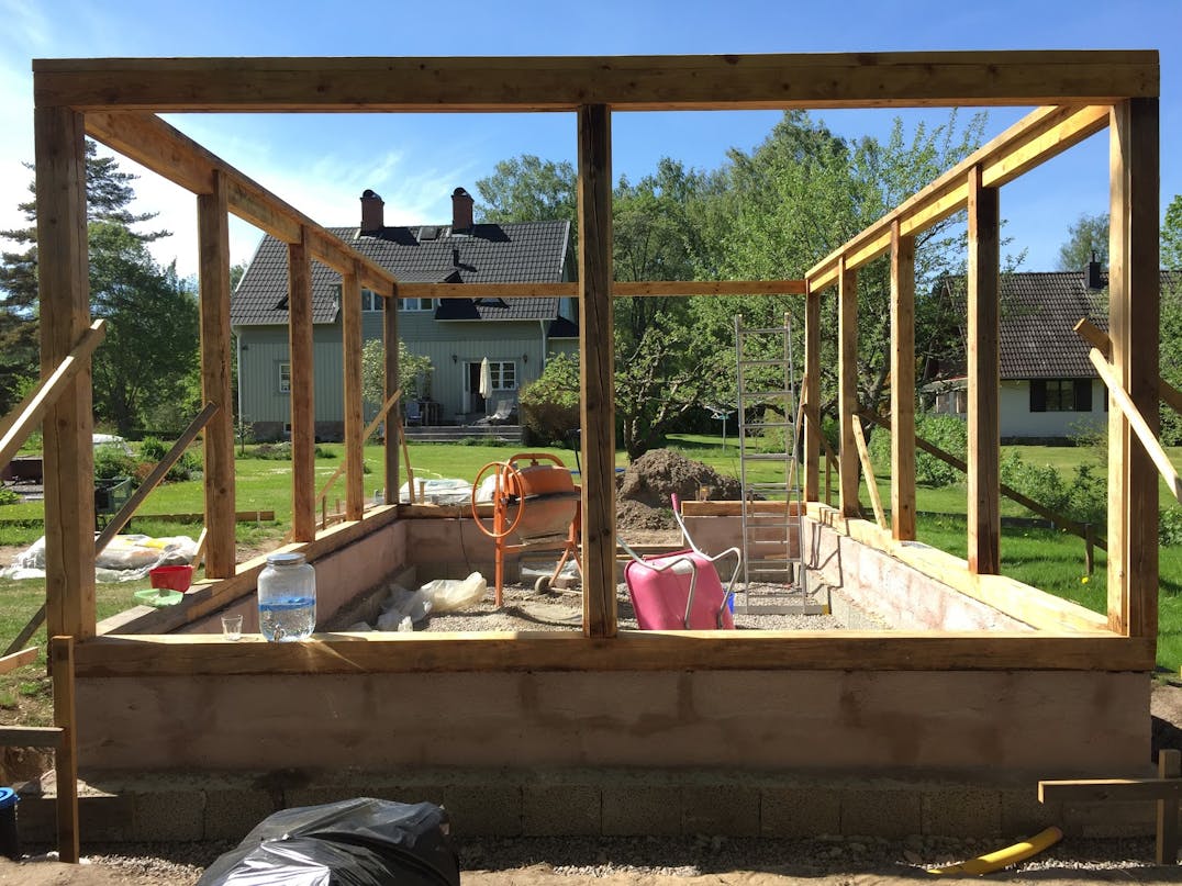 Orangeri med gamle vinduer og masser af detaljer Orangeri med gamle vinduer og masser af detaljer